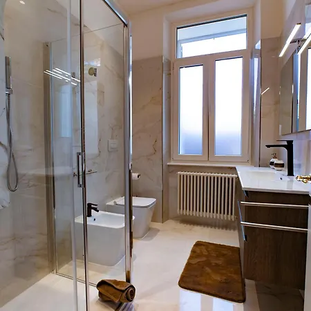 La Finestra Sul Corso, Nocleg ze śniadaniem 4*